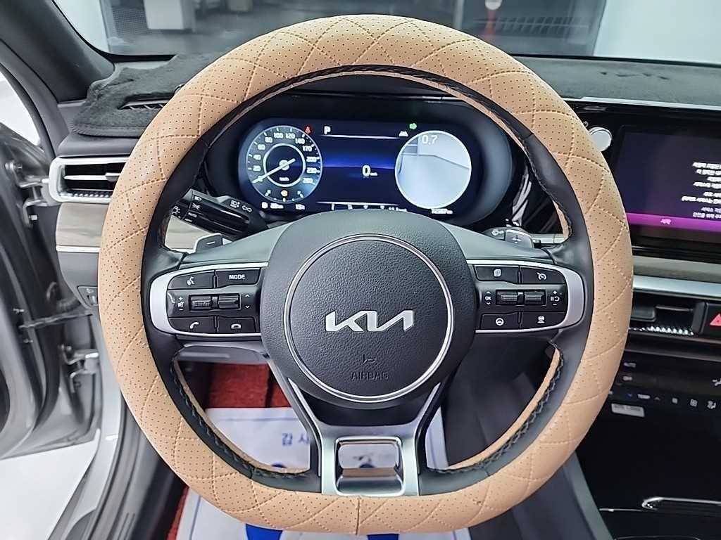 Kia K5 — photo 09