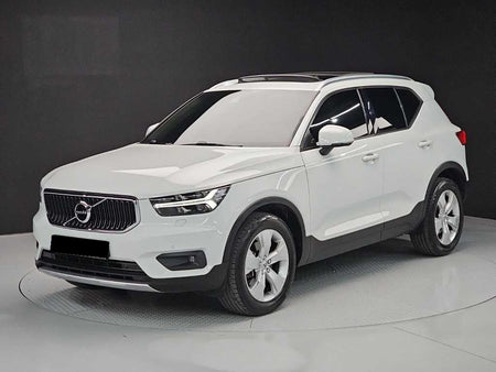 Volvo XC40 — photo 01