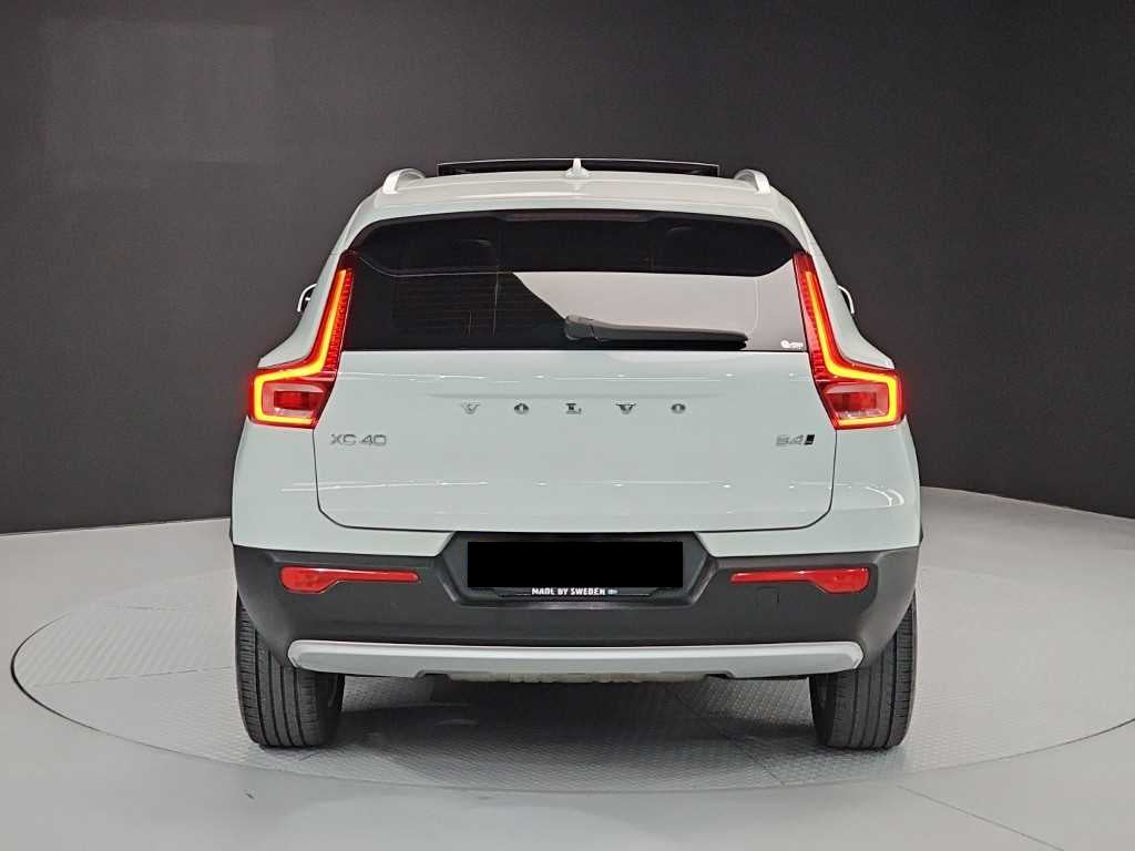 Volvo XC40 — photo 03
