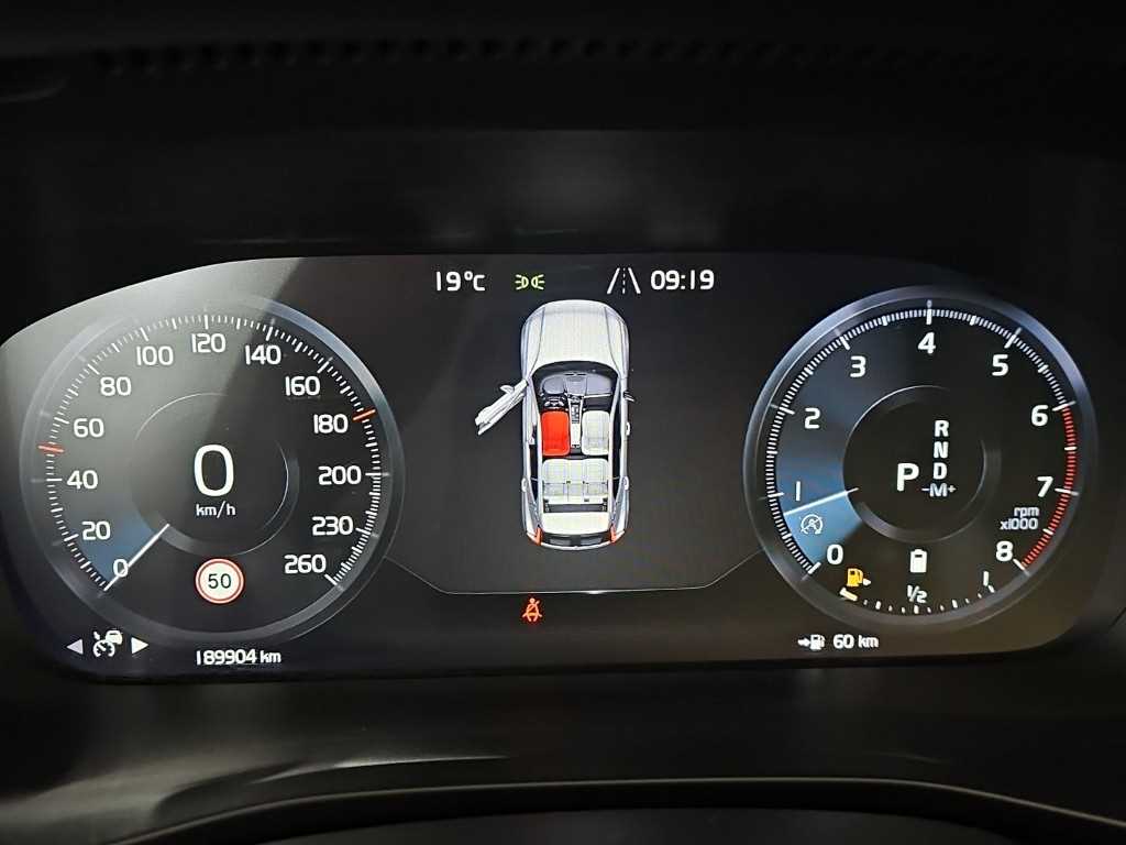 Volvo XC40 — photo 06