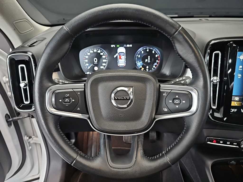 Volvo XC40 — photo 09