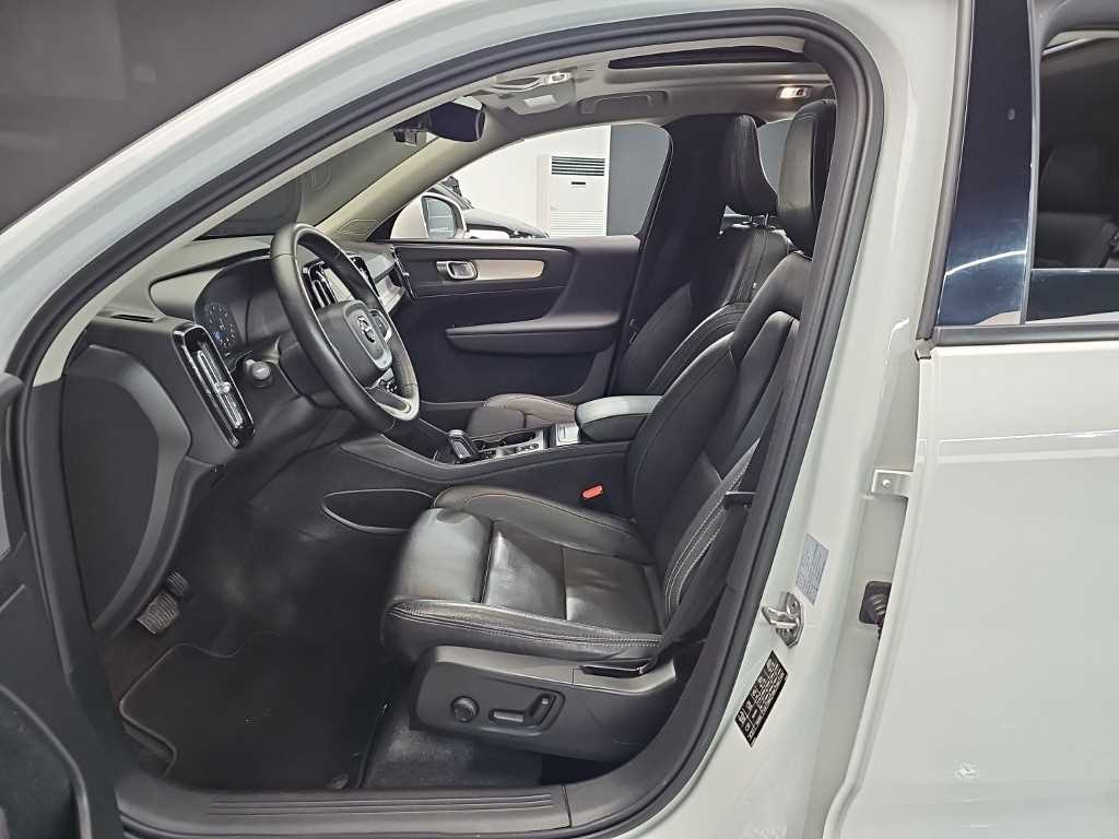 Volvo XC40 — photo 11