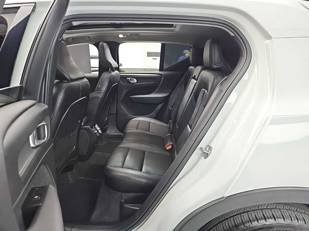Volvo XC40 — photo 12