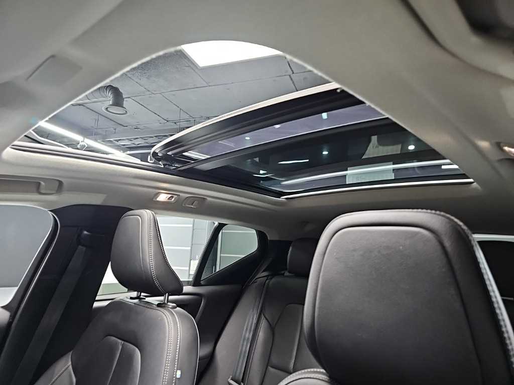 Volvo XC40 — photo 13
