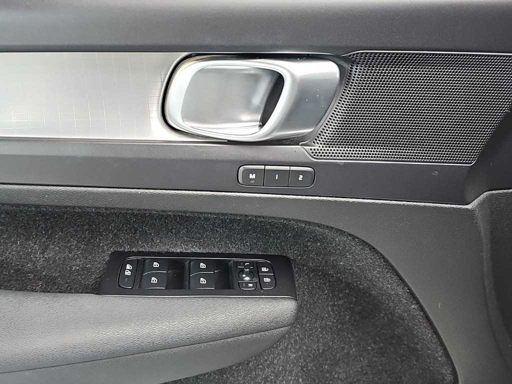 Volvo XC40 — photo 16