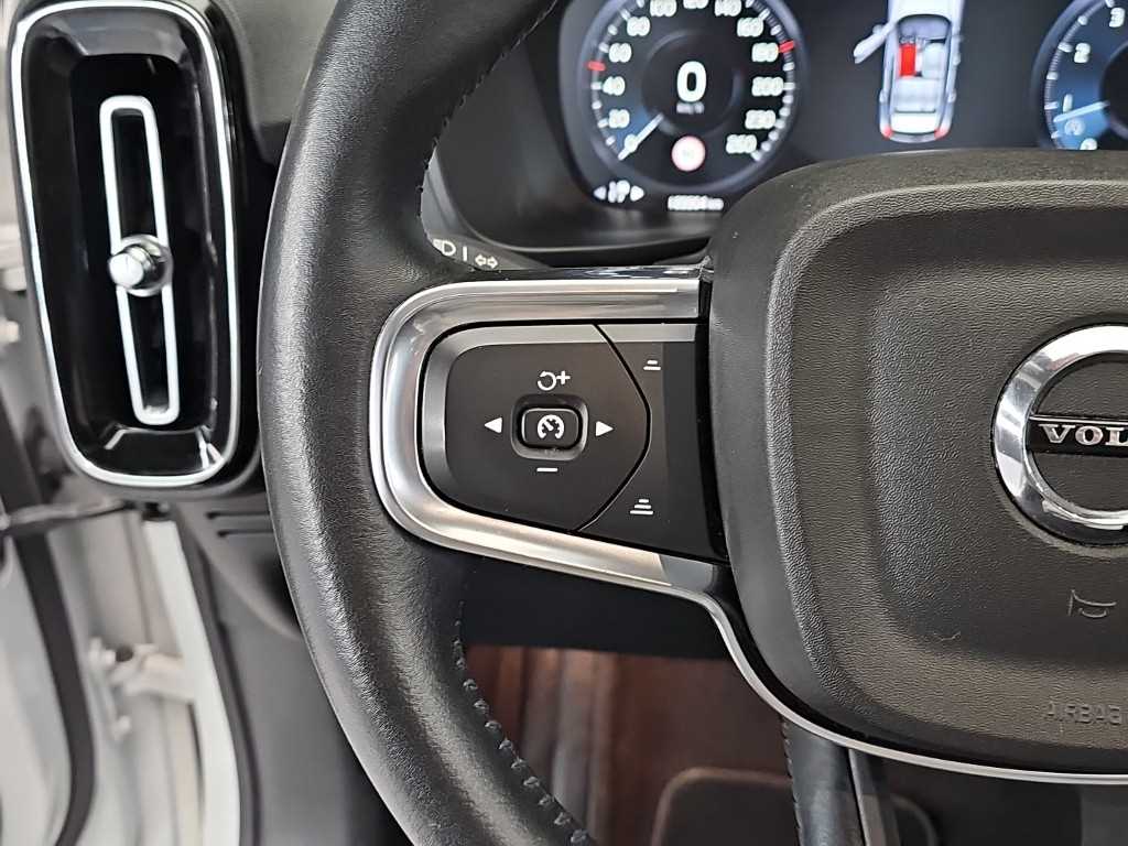 Volvo XC40 — photo 18