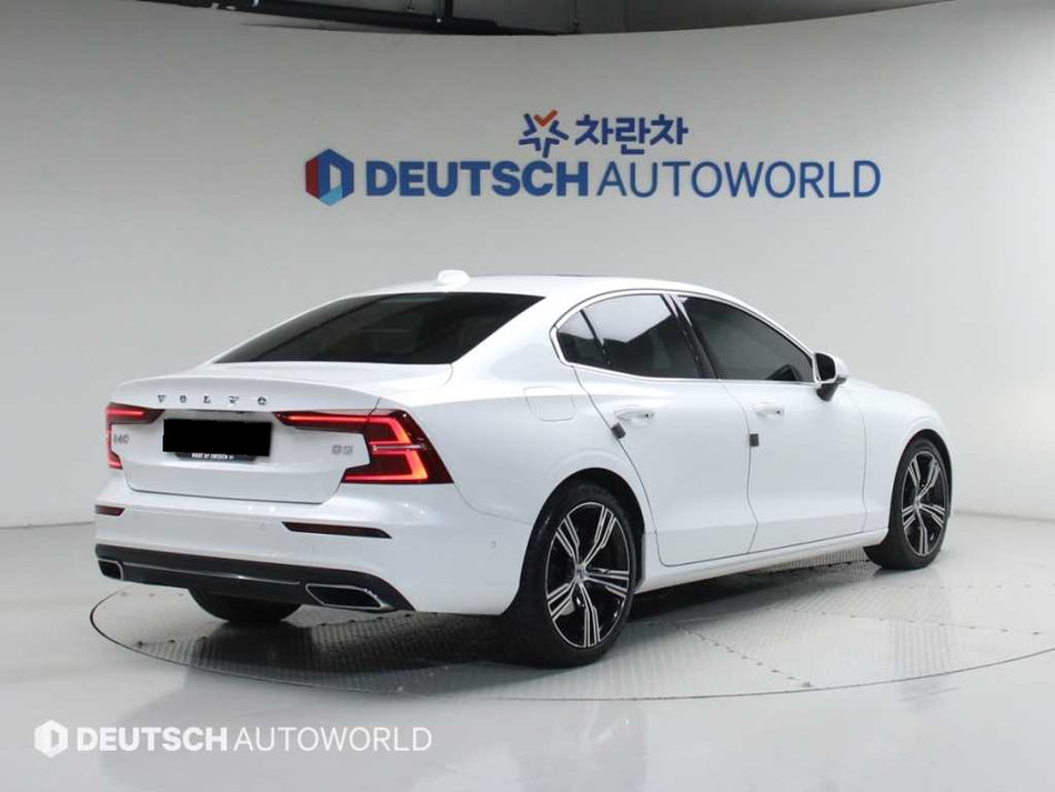 Volvo S60 — photo 02