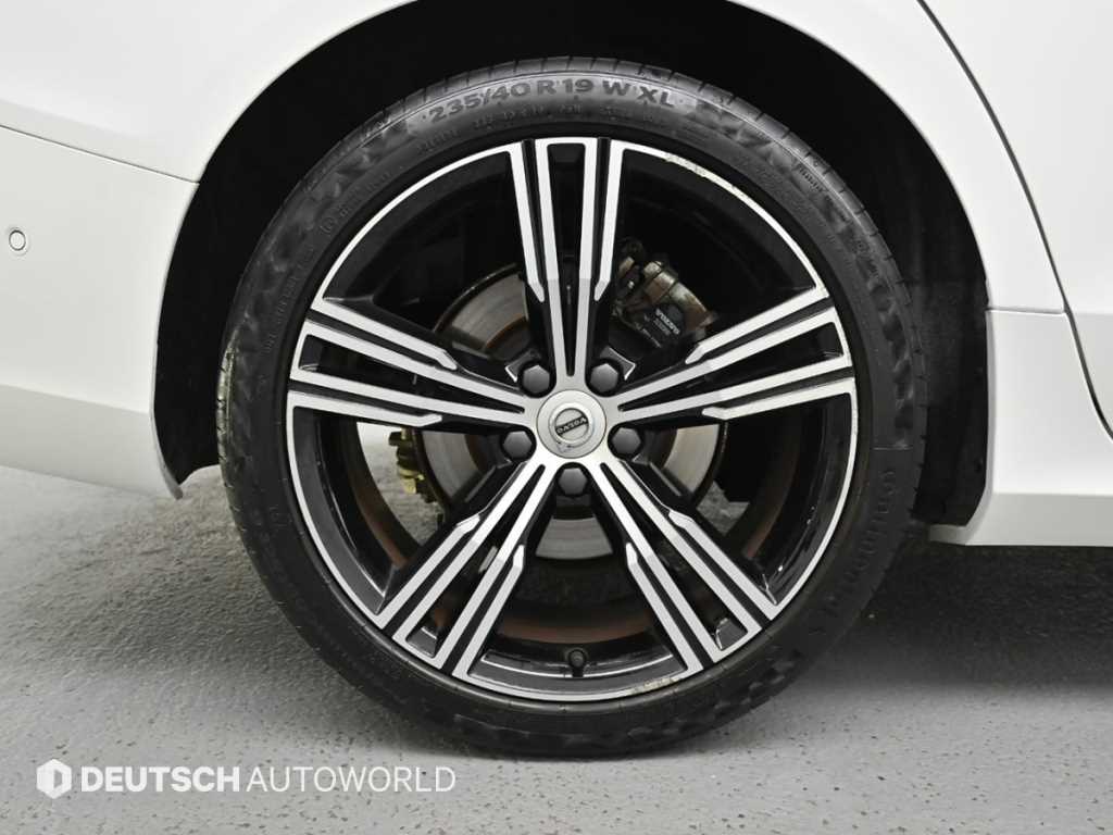 Volvo S60 — photo 05