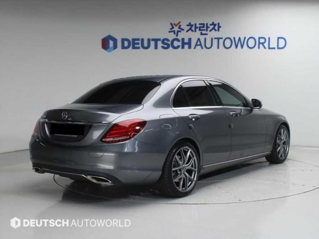 Mercedes-Benz C-Class — photo 02
