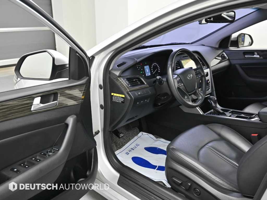 Hyundai Sonata — photo 11