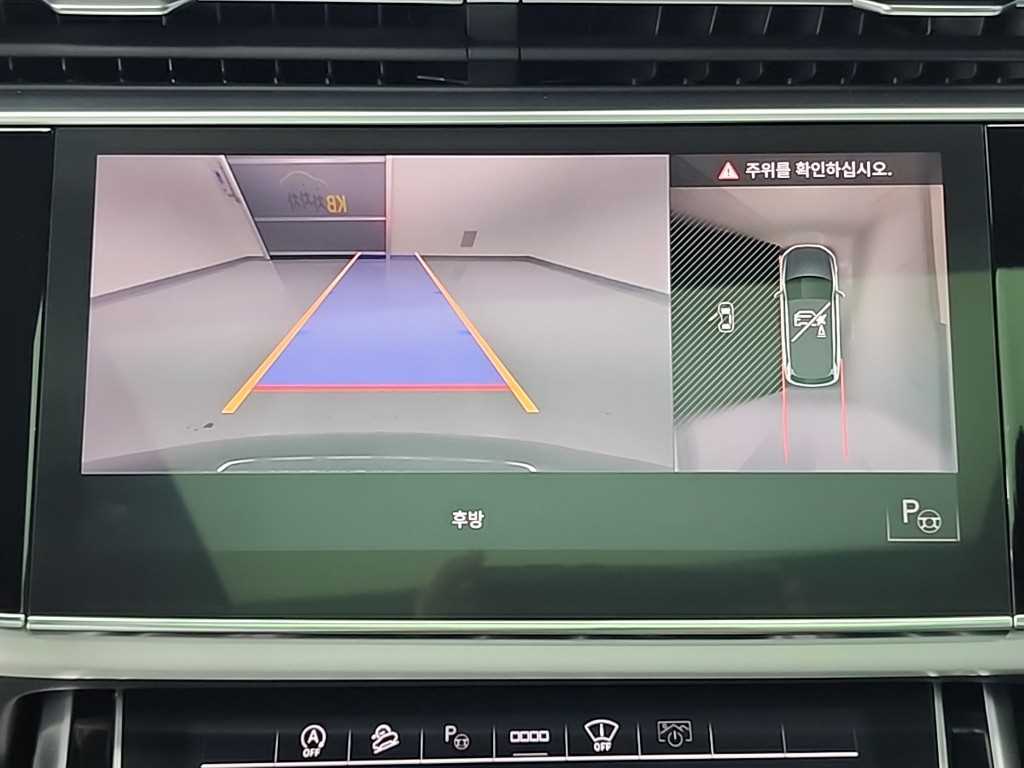 Audi Q7 — photo 16