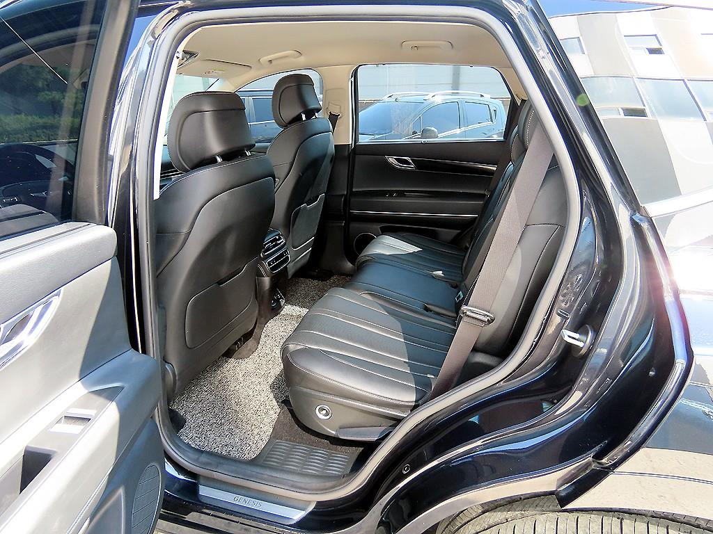 Genesis GV80 — photo 06