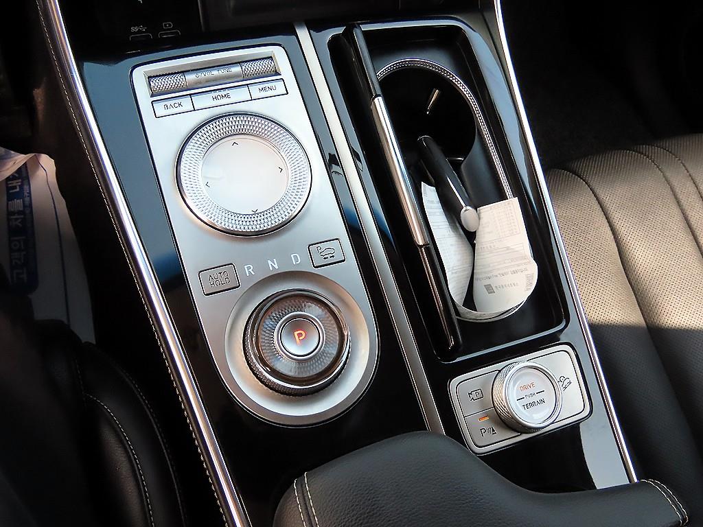 Genesis GV80 — photo 11