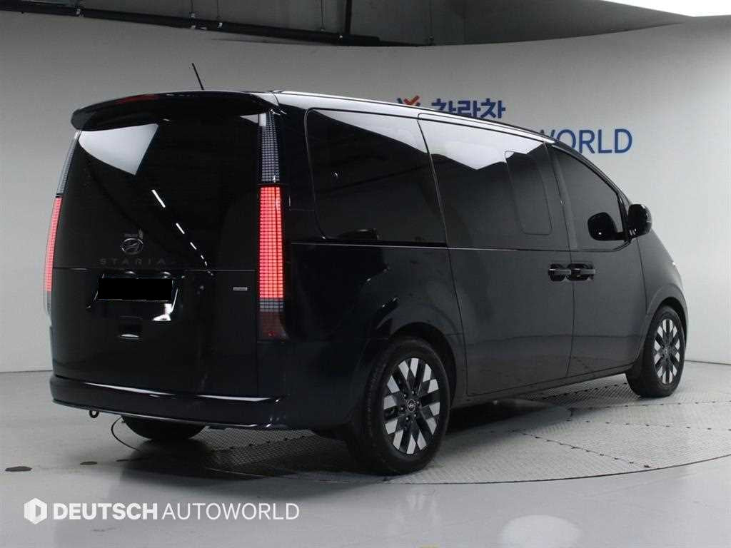 Hyundai Staria — photo 02