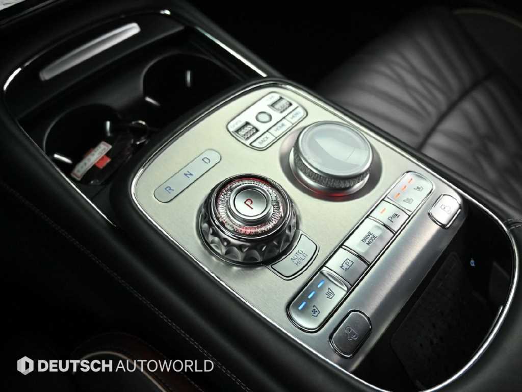 Genesis G90 — photo 09