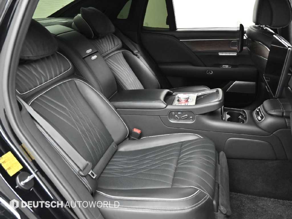 Genesis G90 — photo 12