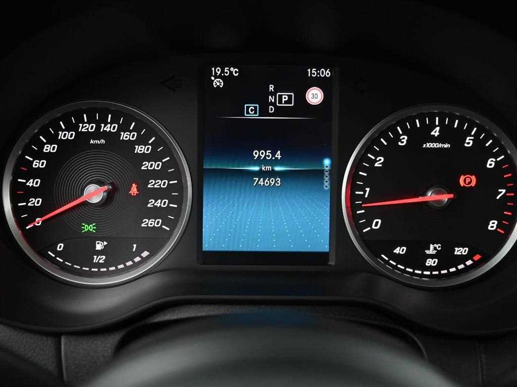 Mercedes-Benz C-Class — photo 08