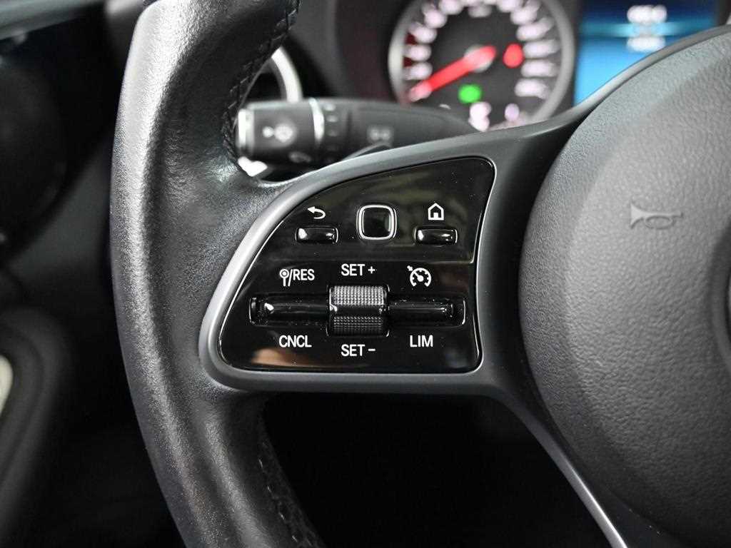 Mercedes-Benz C-Class — photo 16