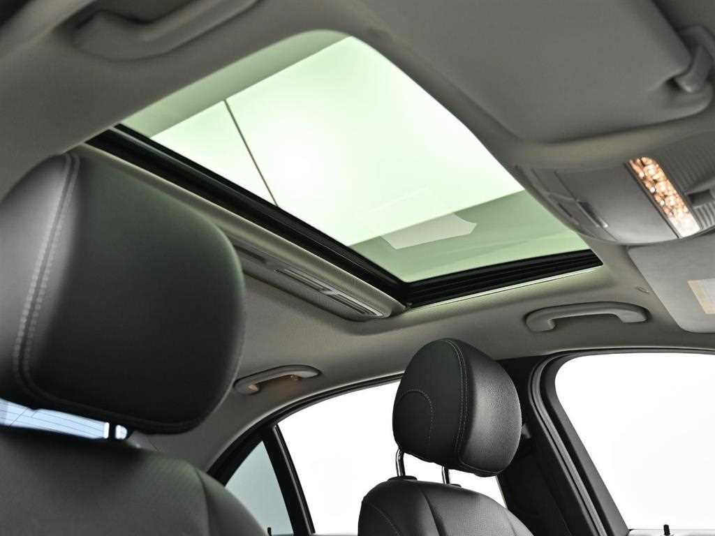 Mercedes-Benz C-Class — photo 18