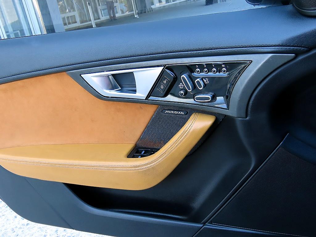 Jaguar F-TYPE — photo 15