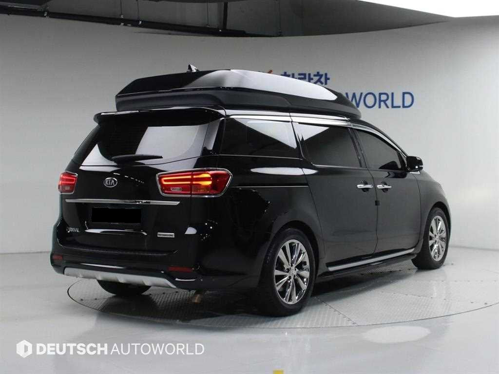 Kia Carnival — photo 02
