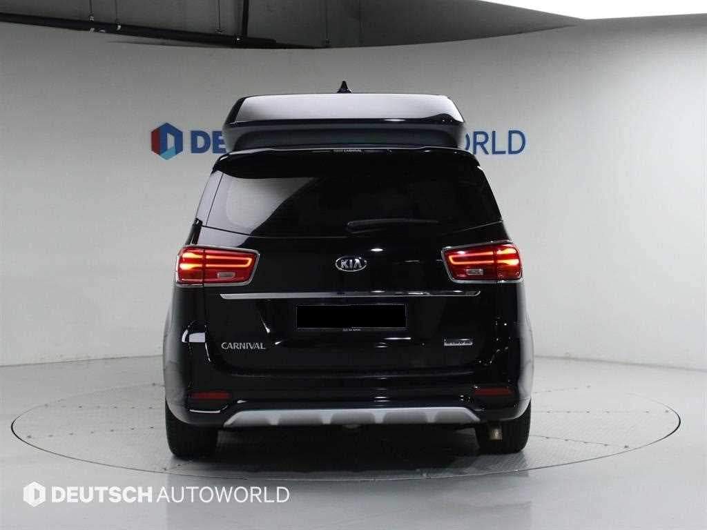 Kia Carnival — photo 04