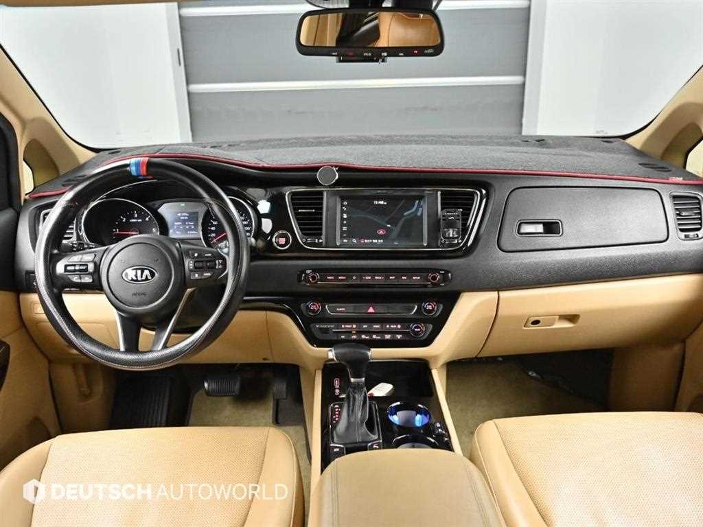 Kia Carnival — photo 07