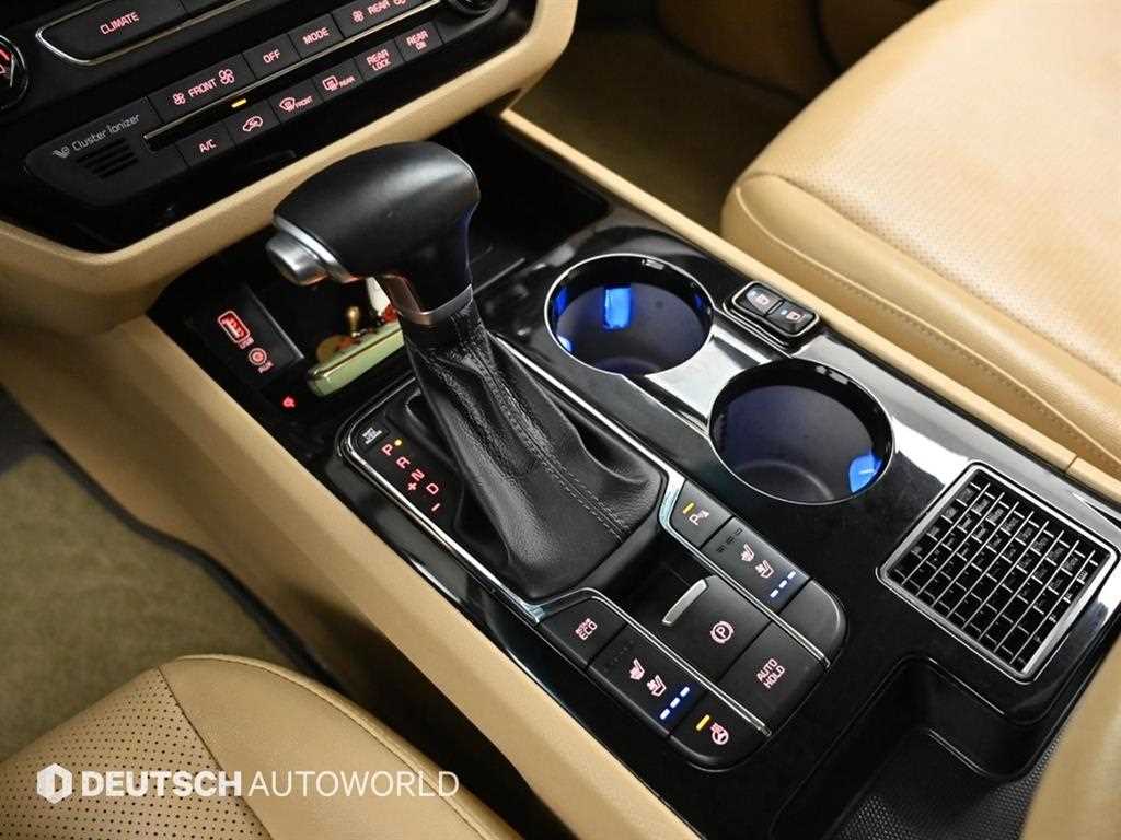 Kia Carnival — photo 09
