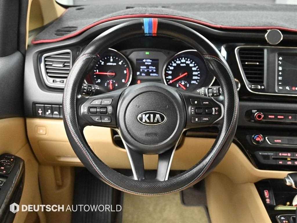 Kia Carnival — photo 13