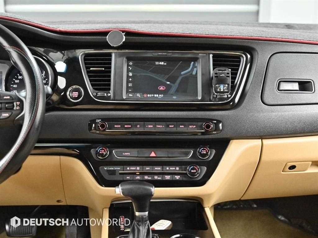 Kia Carnival — photo 14