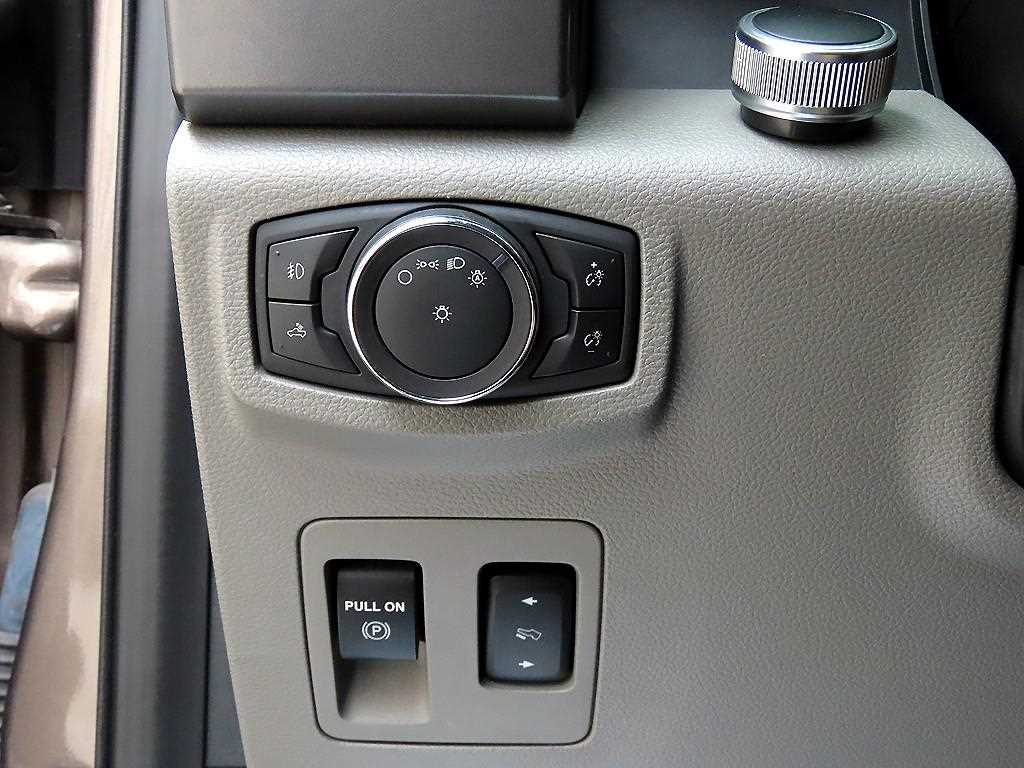 Ford F150 — photo 11