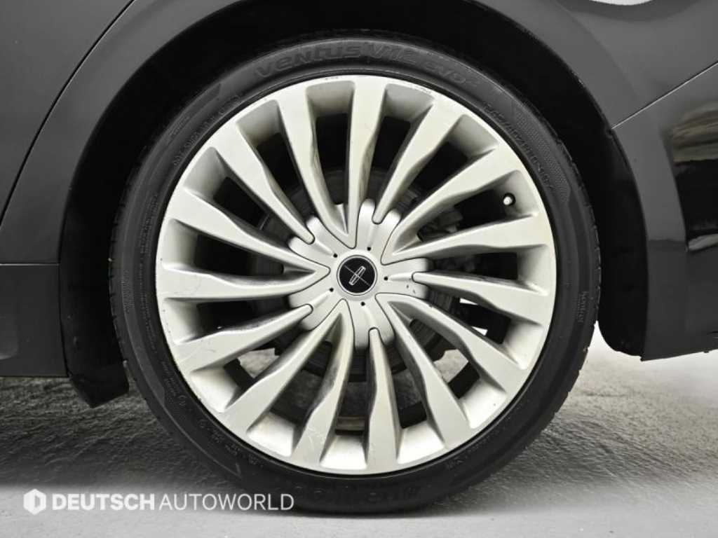 Lincoln Continental — photo 05