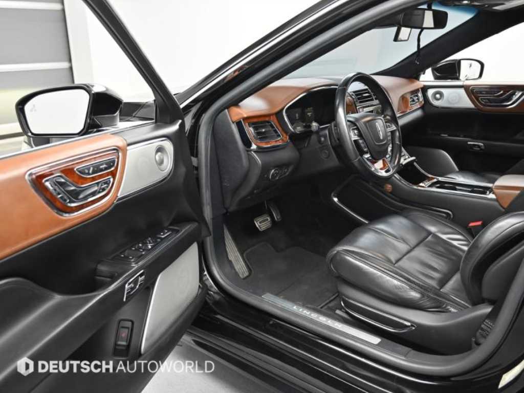 Lincoln Continental — photo 11