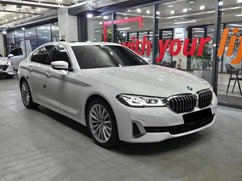 BMW 5-Series — photo 01