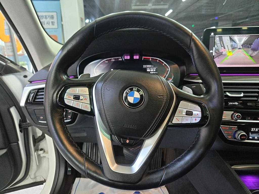 BMW 5-Series — photo 08