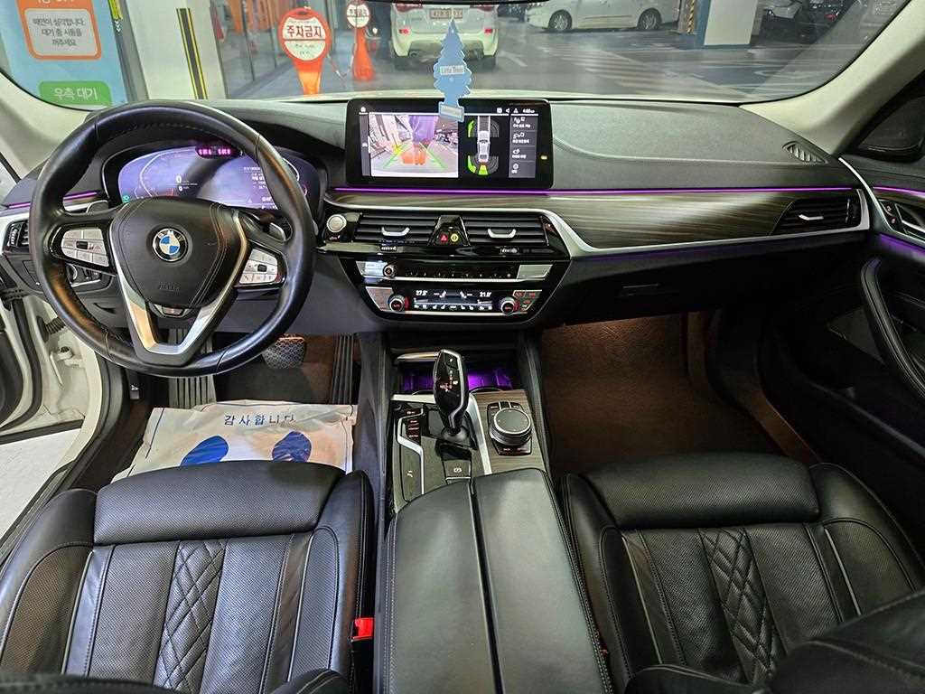 BMW 5-Series — photo 10
