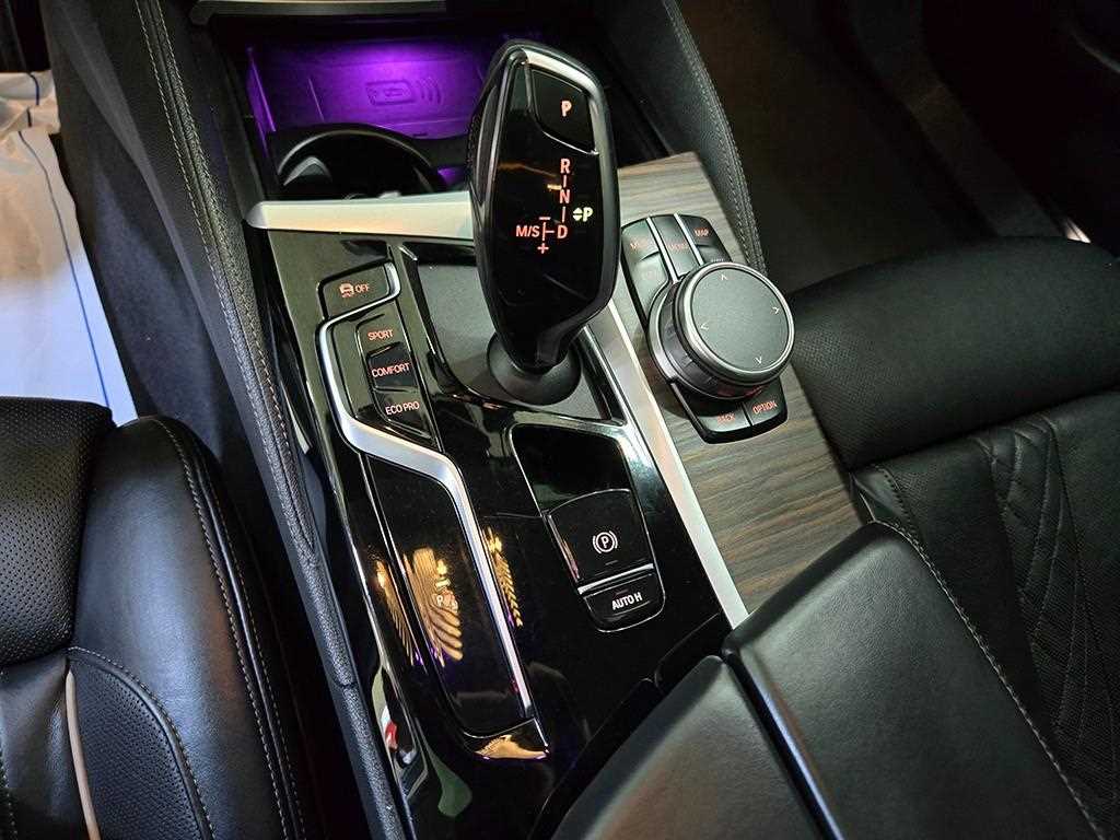 BMW 5-Series — photo 12