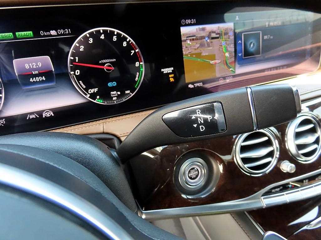 Mercedes-Benz S-Class — photo 11