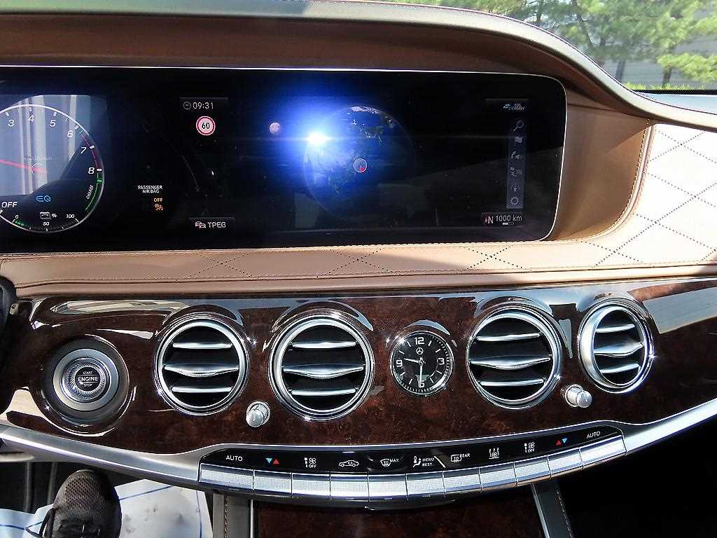 Mercedes-Benz S-Class — photo 13