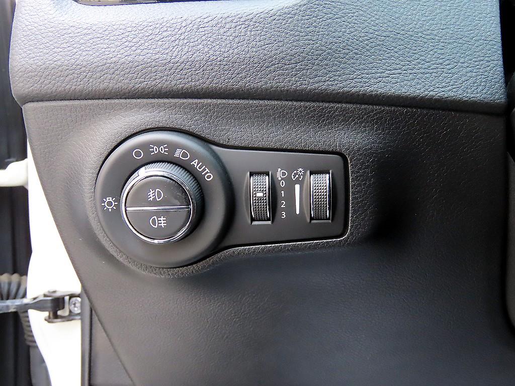 Jeep Compass — photo 11