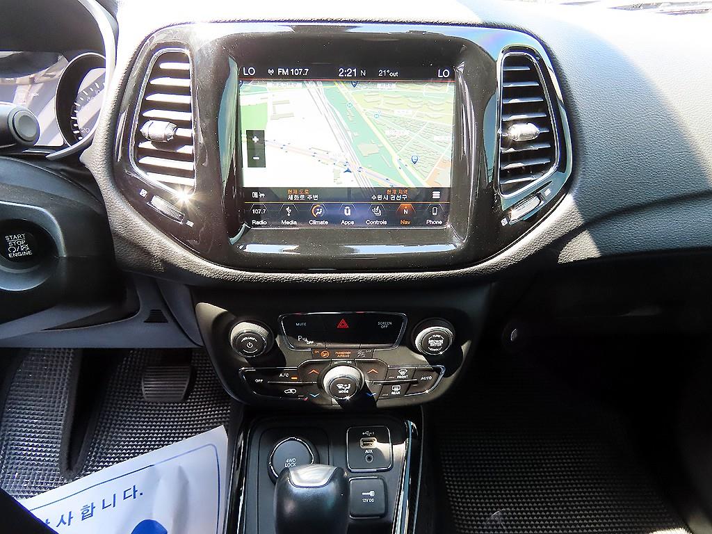 Jeep Compass — photo 12