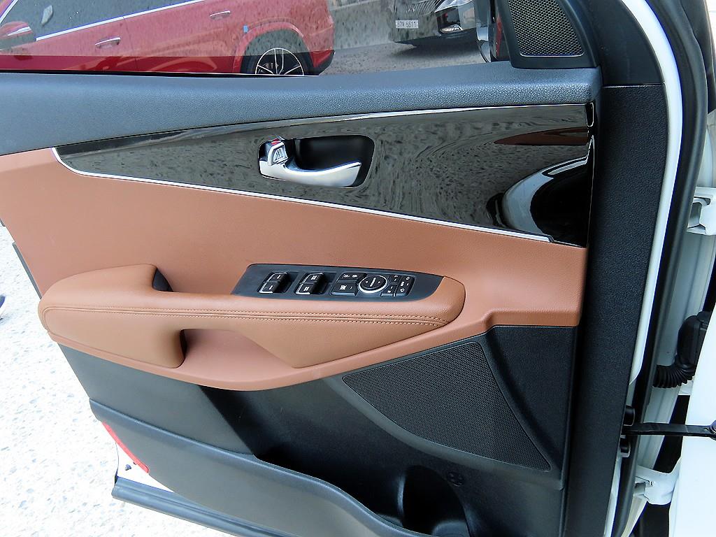 Kia Sorento — photo 12
