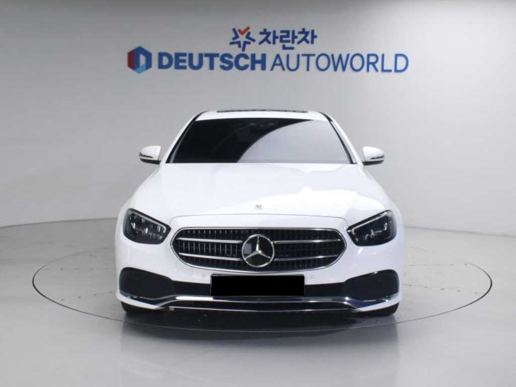 Mercedes-Benz E-Class — photo 03