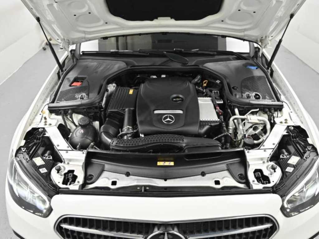 Mercedes-Benz E-Class — photo 06
