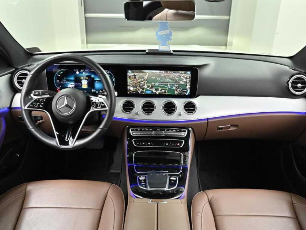 Mercedes-Benz E-Class — photo 07