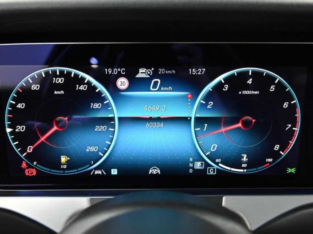 Mercedes-Benz E-Class — photo 08