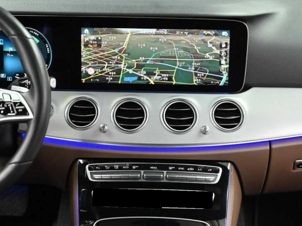 Mercedes-Benz E-Class — photo 14