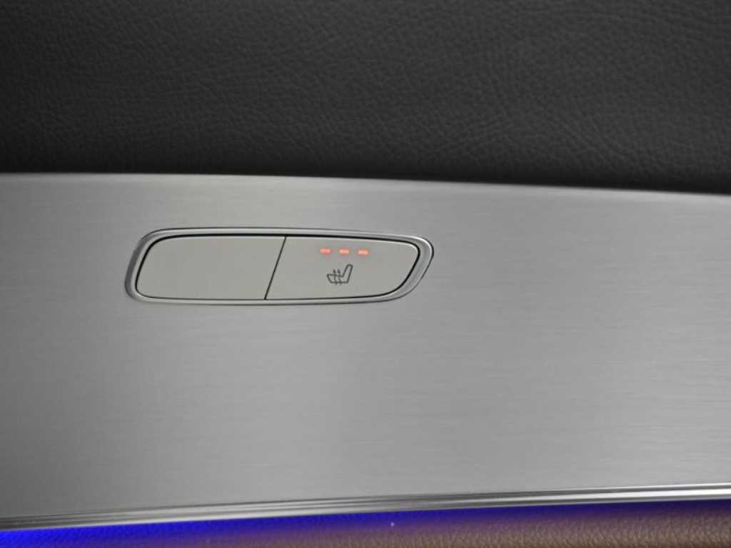 Mercedes-Benz E-Class — photo 16