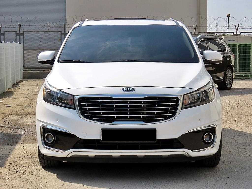 Kia Carnival — photo 01
