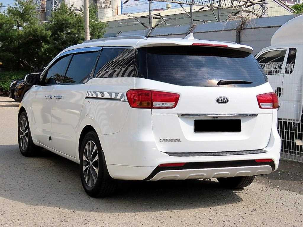 Kia Carnival — photo 03